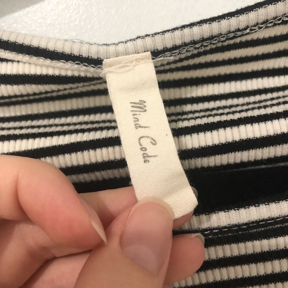 Black & White Long Sleeve Lacey Crop Top Mind Code - Picture 3 of 5